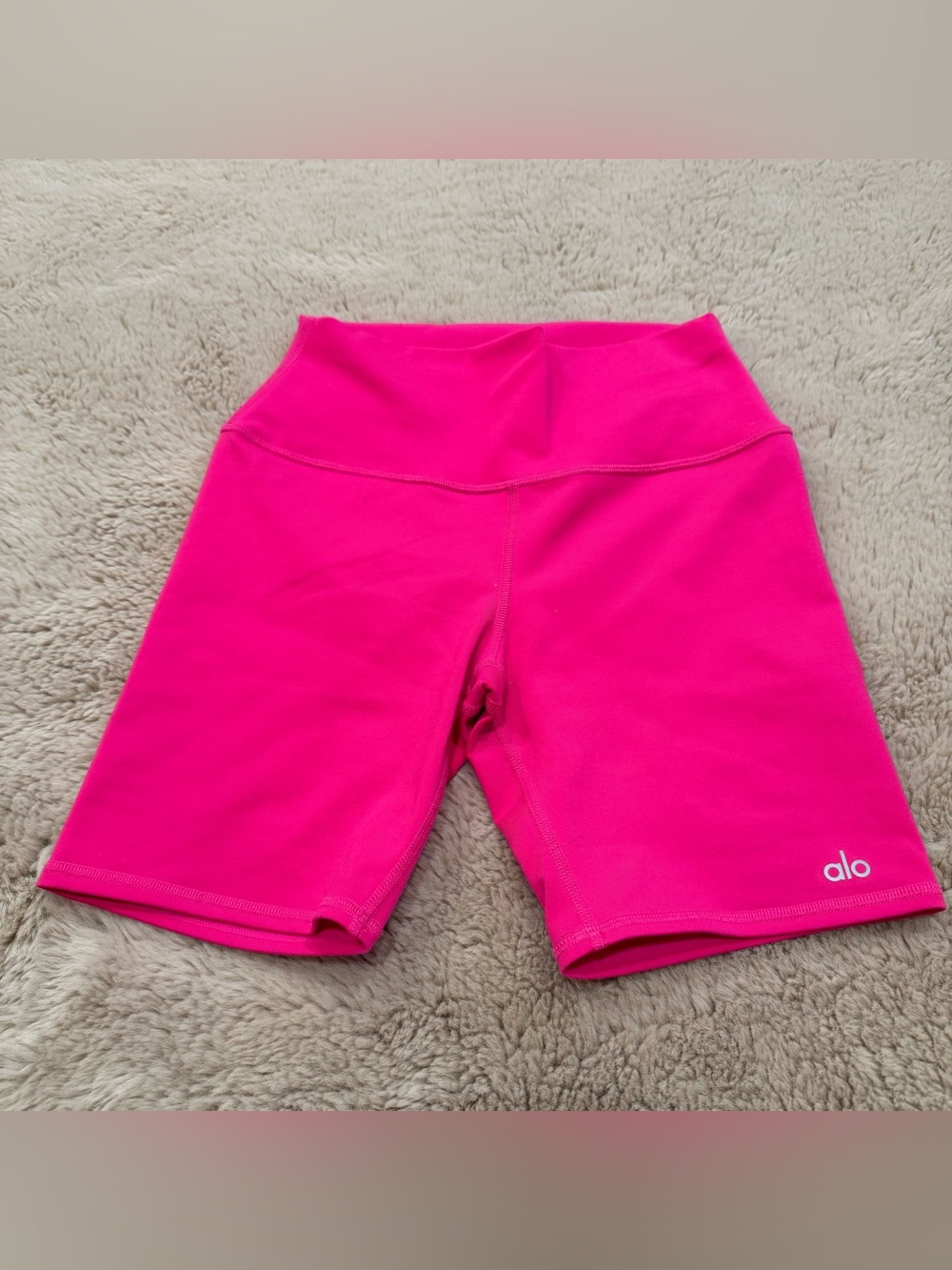 ALO Yoga Bright Hot Pink Biker Shorts Size Small 7” Inseam